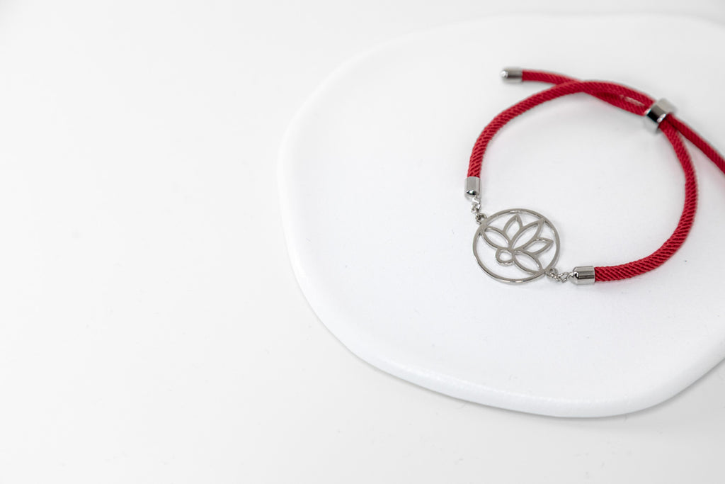 Bransoletka z Kwiatem Lotosu – Srebrny Amulet