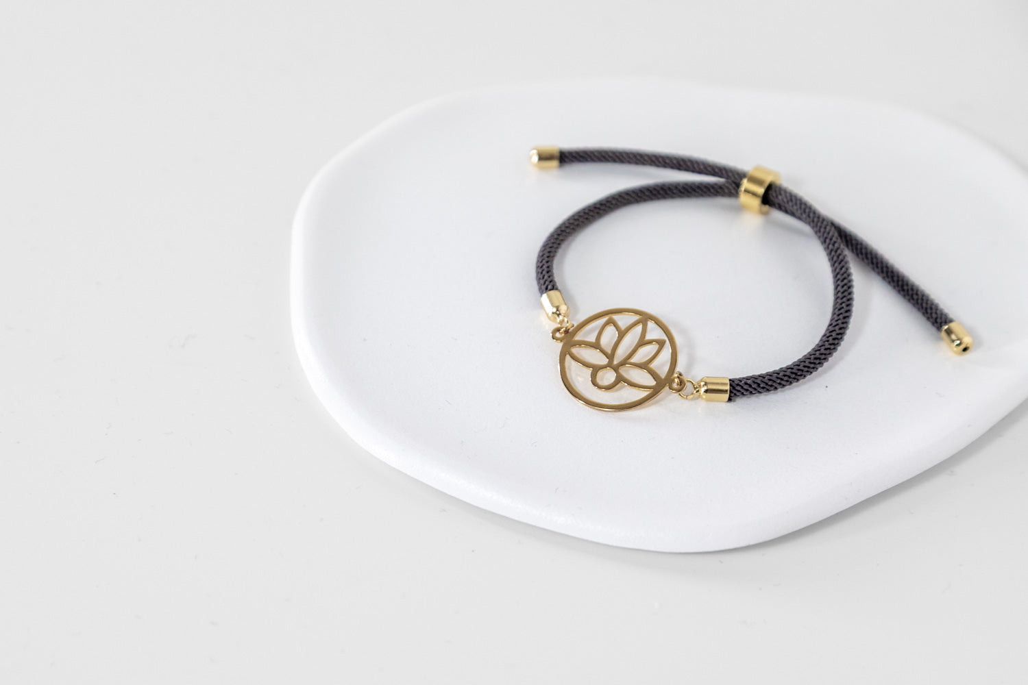Bransoletka ze Złotym Kwiatem Lotosu | Amulet Harmonii