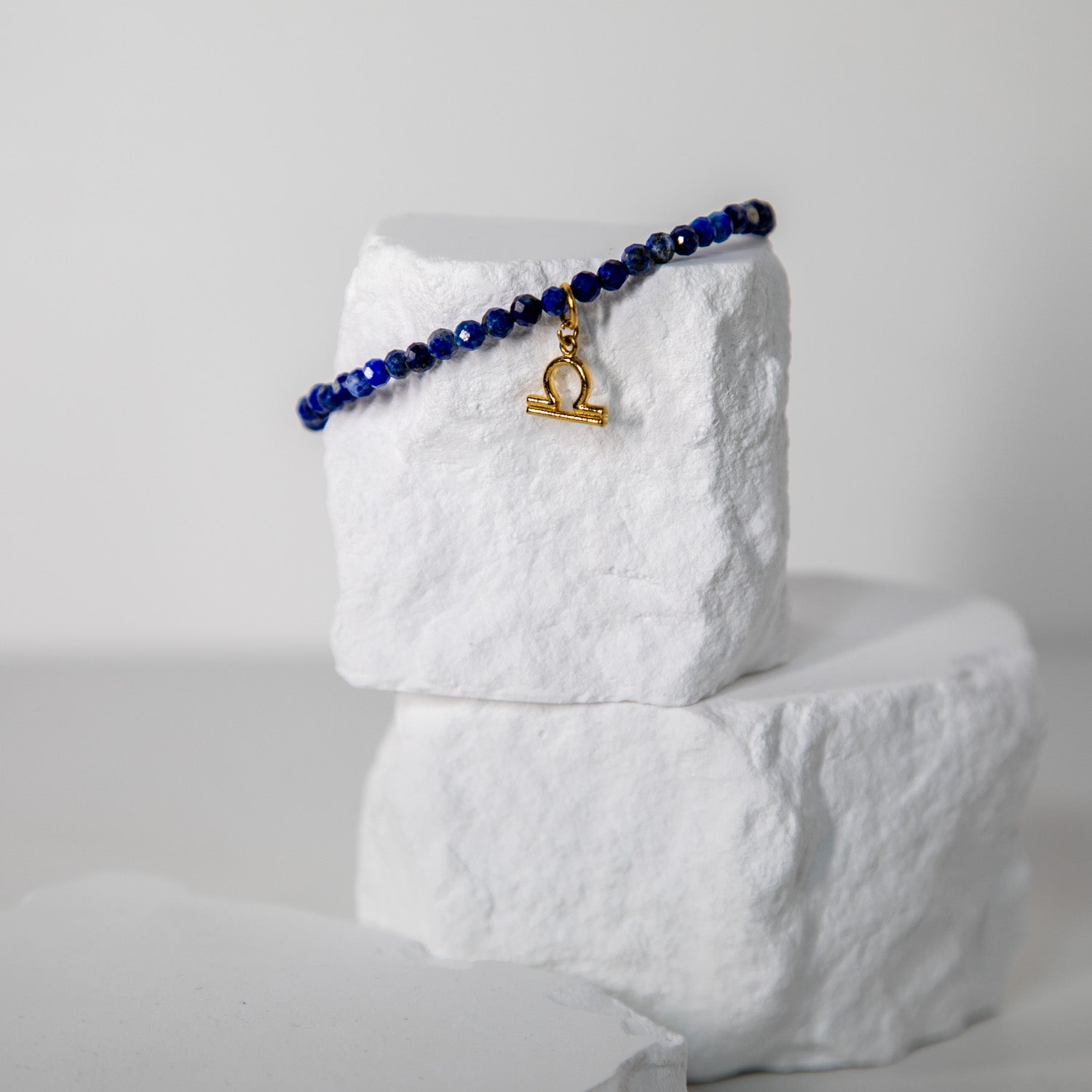 Złota Bransoletka Zodiakalna z Lapis Lazuli – Amulet Intuicji