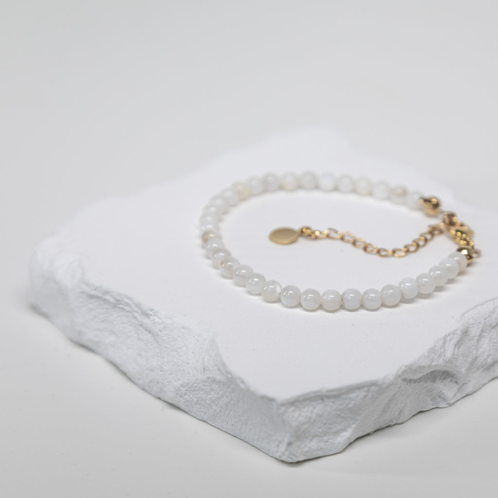 Bransoletka z Kremową Muszlą - Amulet Kobiecej Energii