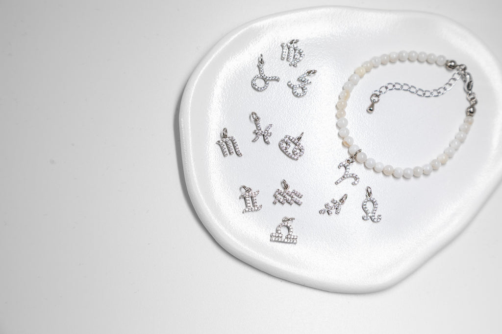 Srebrna Bransoletka Zodiakalna z Kremową Muszlą - Amulet Kobiecej Energii