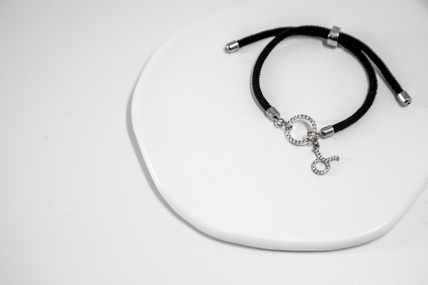 Bransoletka Zodiakalna na Czarnym Sznurku – Srebrny Amulet