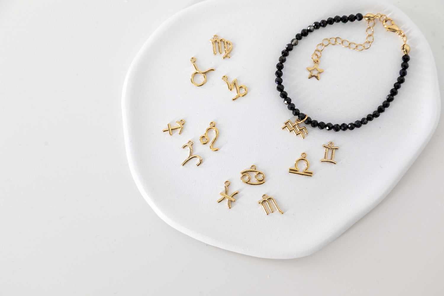 Złota Bransoletka Zodiakalna z Czarnym Turmalinem – Amulet Ochrony