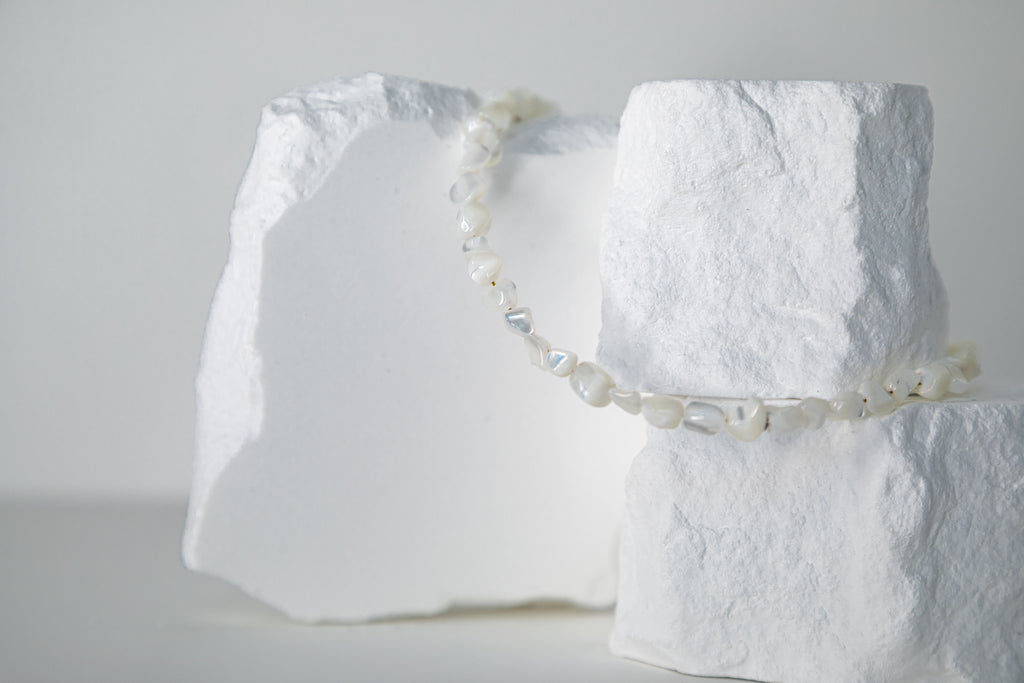 Choker z Kremową Muszlą - Amulet Kobiecej Energii