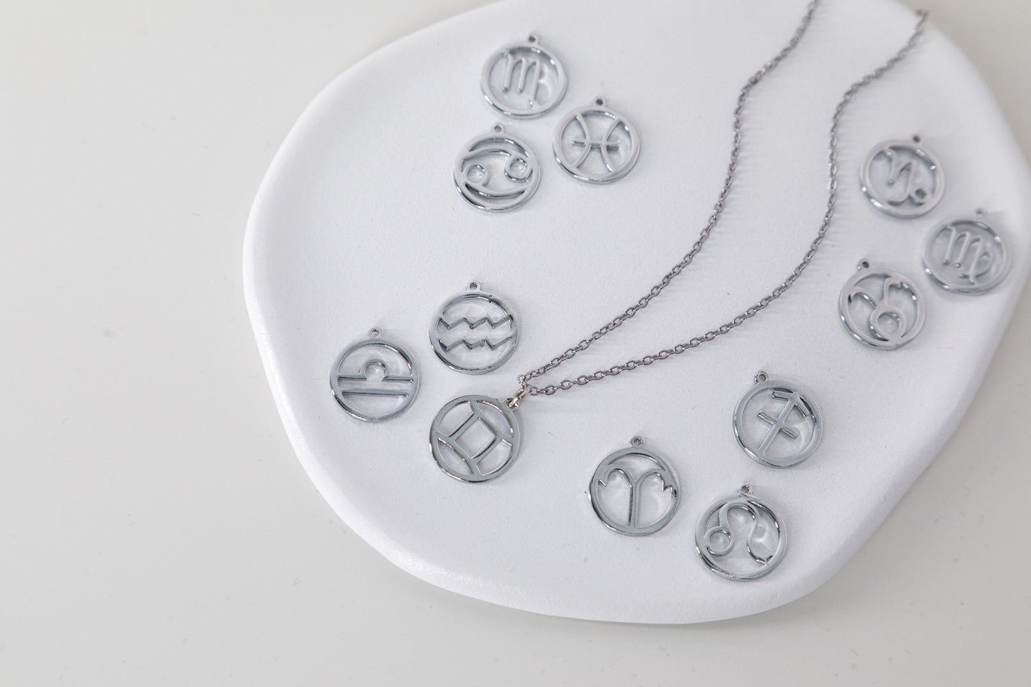 Srebrny Naszyjnik Zodiaku – Amulet Energii
